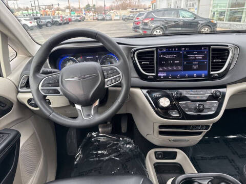 2023 Chrysler Pacifica Touring L