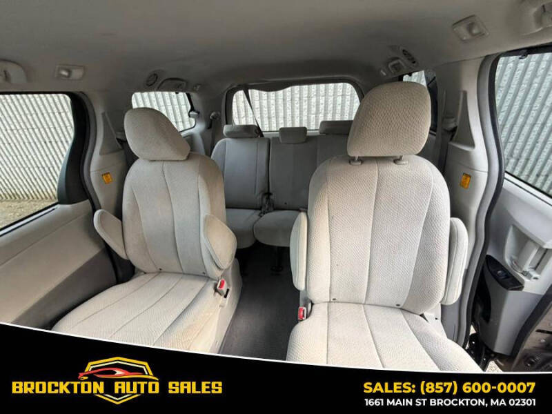 2011 Toyota Sienna LE 7-Passenger