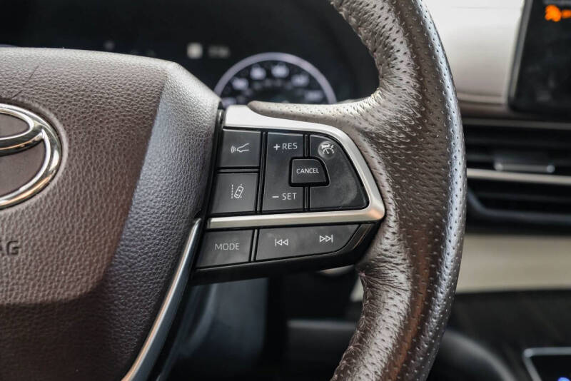 2022 Toyota Sienna Platinum 7-Passenger