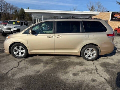 2013 Toyota Sienna LE 8-Passenger