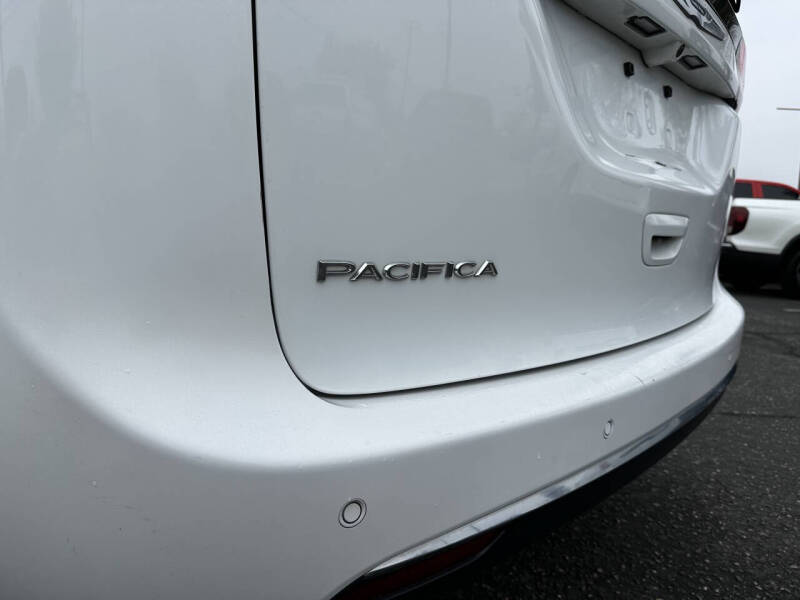 2020 Chrysler Pacifica Touring L