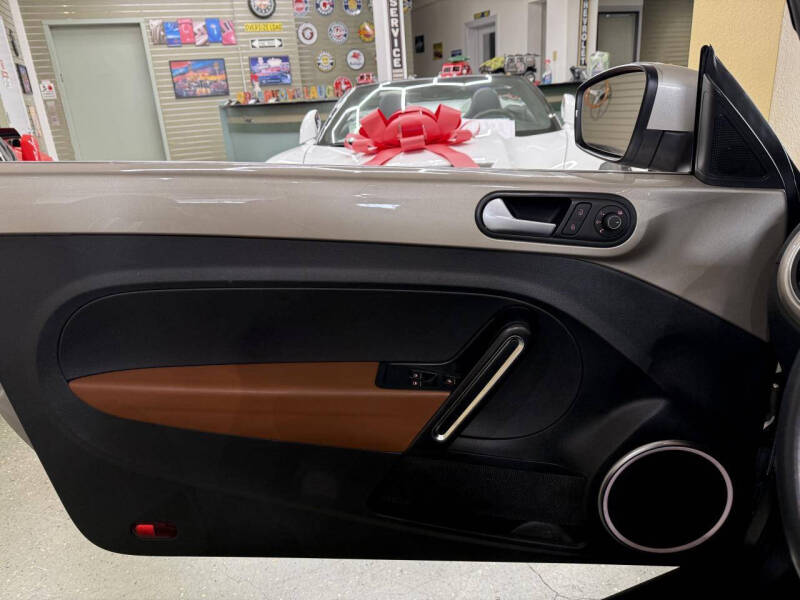 2015 Volkswagen Beetle Convertible 1.8T Classic PZEV