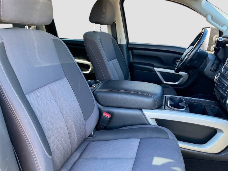 2020 Nissan Titan SV