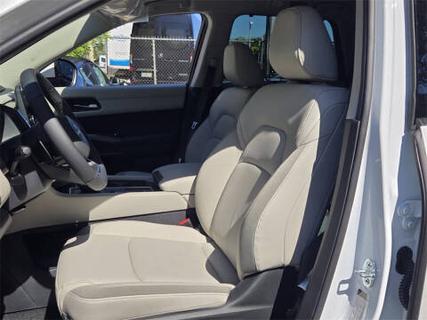 2025 Nissan Pathfinder SL