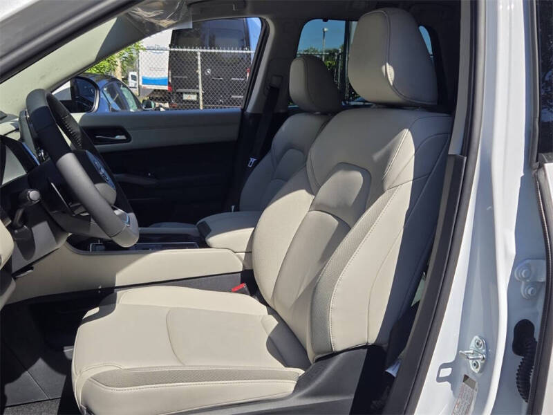 2025 Nissan Pathfinder SL