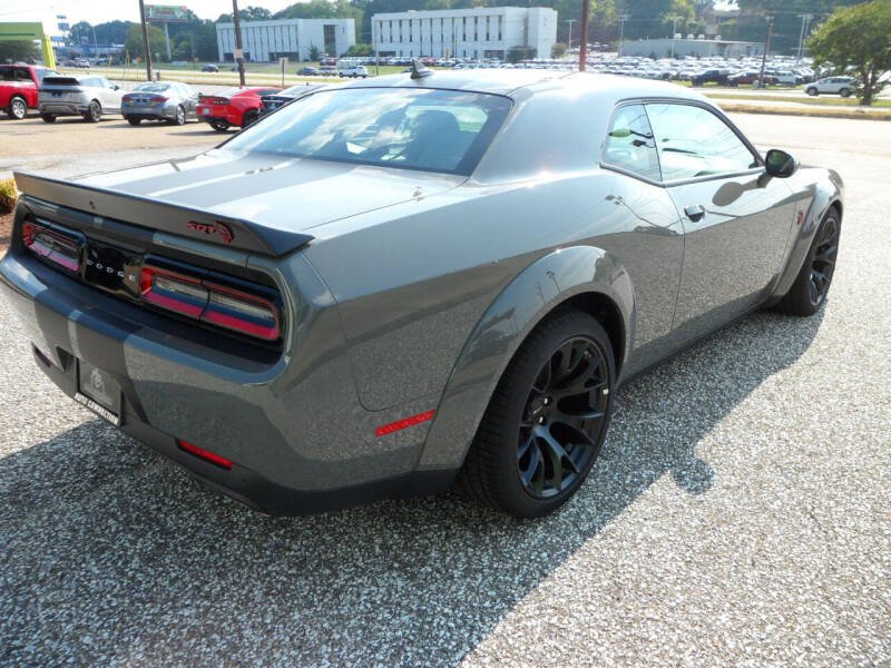 2023 Dodge Challenger SRT photo 9