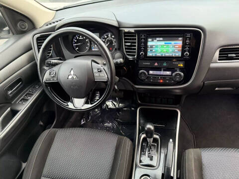 2017 Mitsubishi Outlander ES