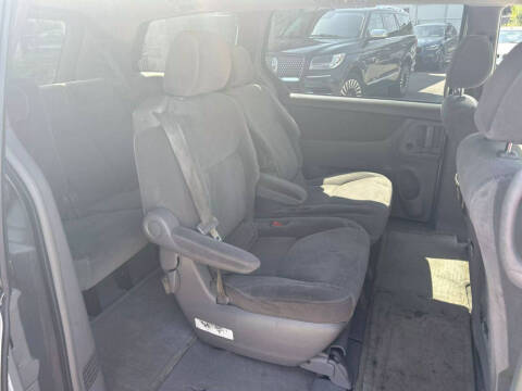 2004 Toyota Sienna