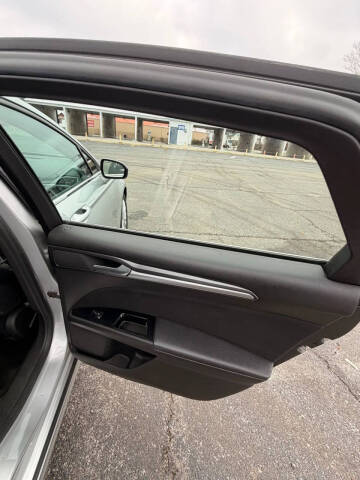 2016 Ford Fusion Hybrid SE