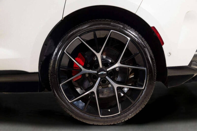 2025 Aston Martin DBX 707