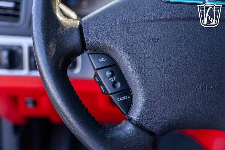 2002 Ford Thunderbird Deluxe