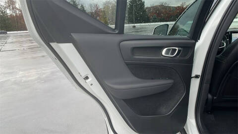 2025 Volvo XC40 B5 Plus Bright Theme