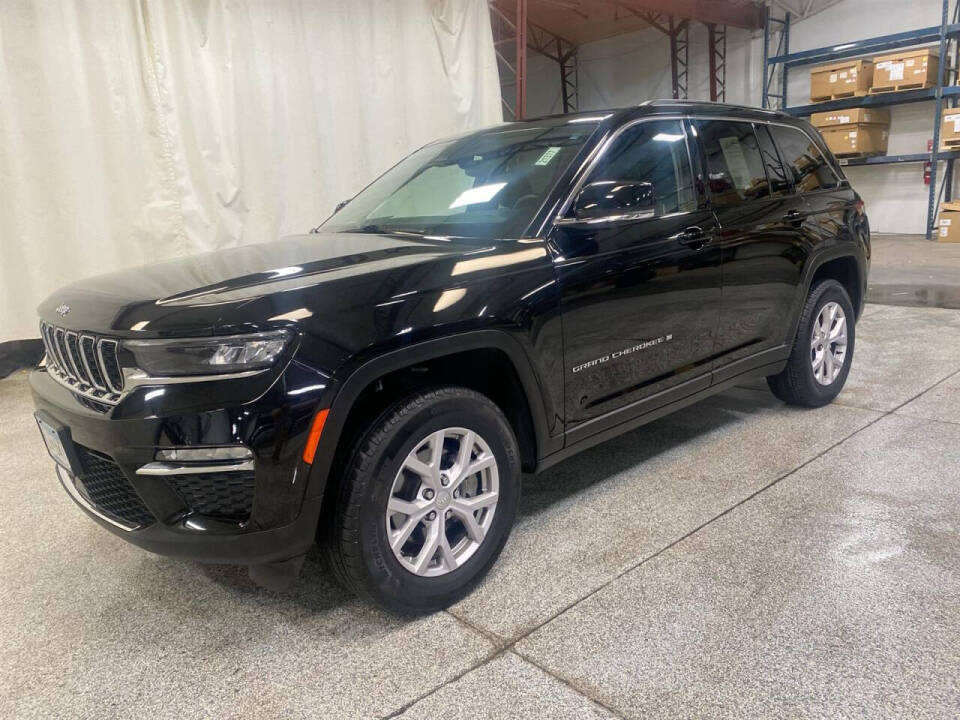 2022 Jeep Grand Cherokee for sale at Victoria Auto Sales in Victoria, MN