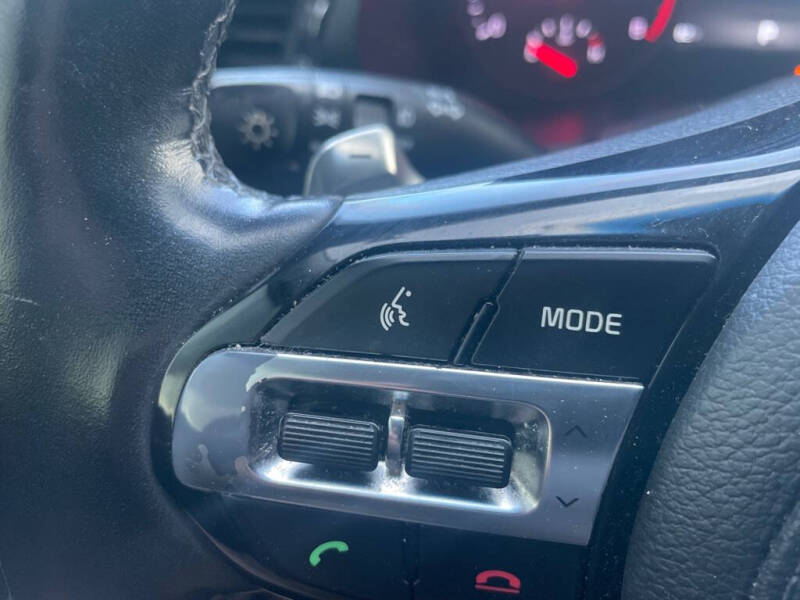 2017 Kia Cadenza Technology