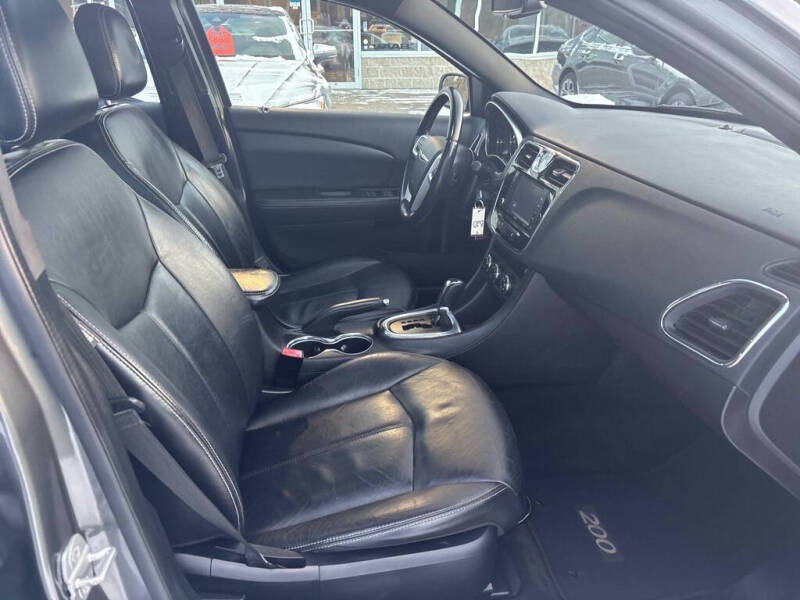 2012 Chrysler 200 Limited