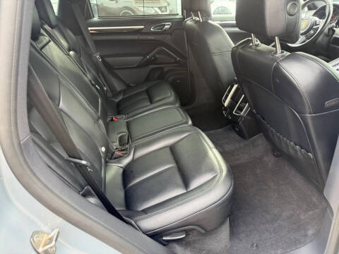 2018 Porsche Cayenne Platinum Edition
