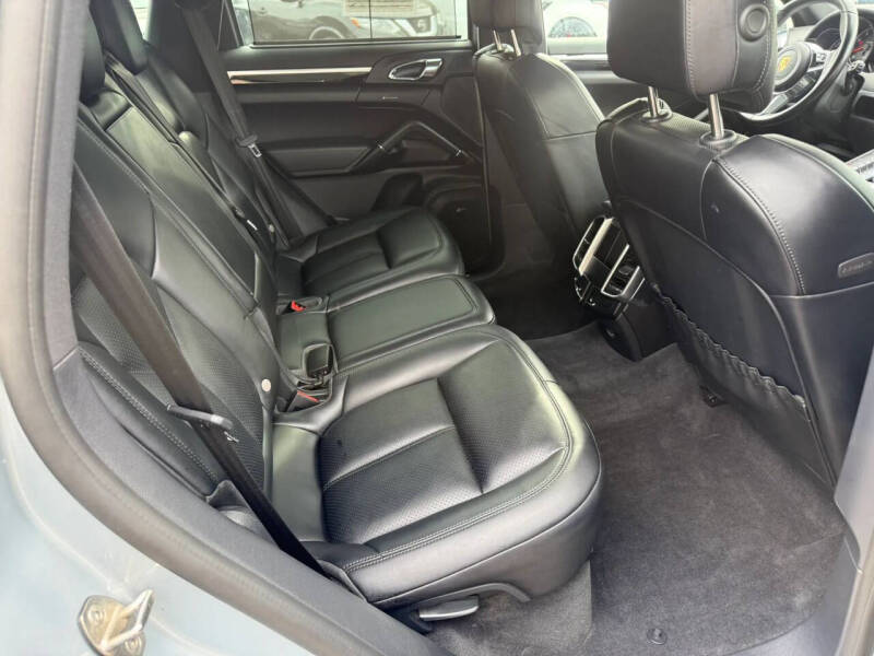 2018 Porsche Cayenne Platinum Edition