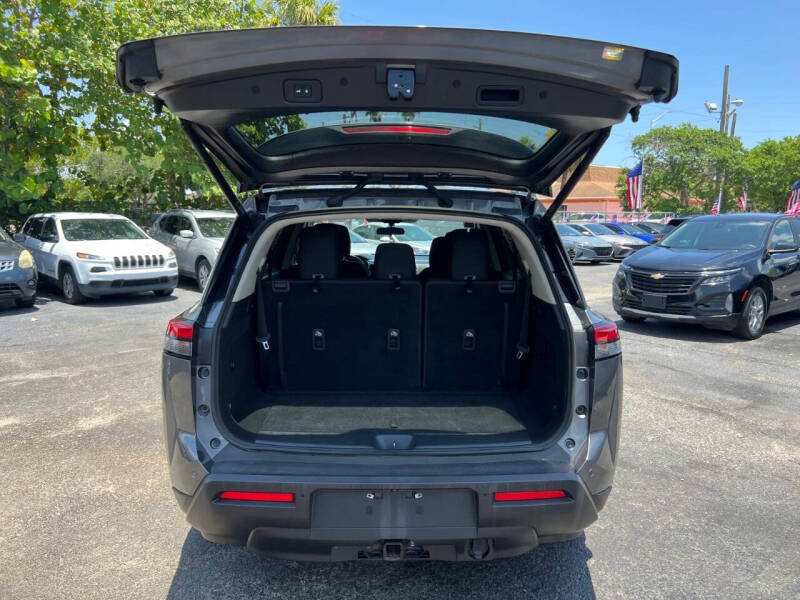 2022 Nissan Pathfinder SV