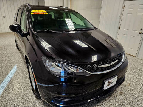 2021 Chrysler Voyager for sale at LaFleur Auto Sales in North Sioux City SD
