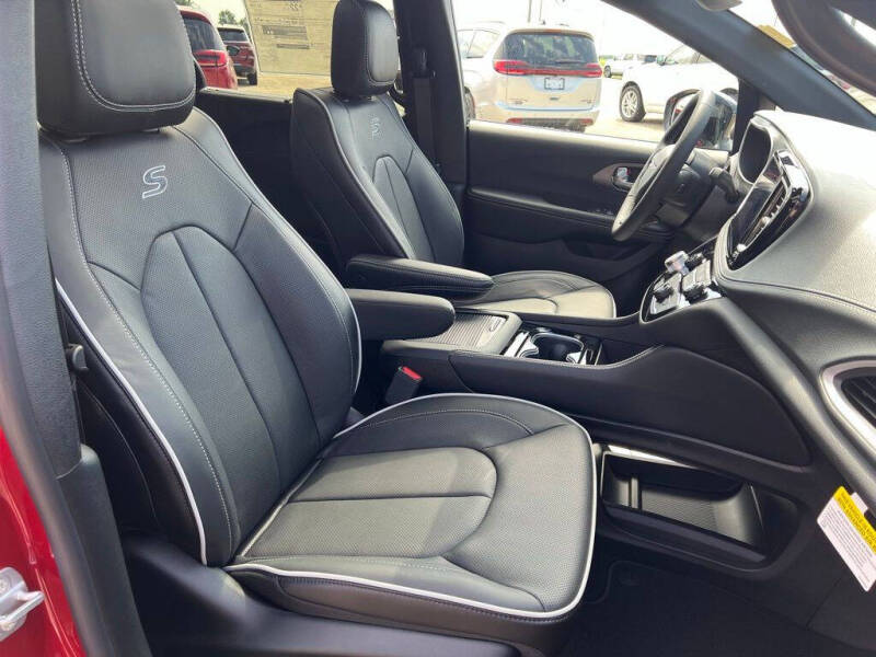 2027 Chrysler Pacifica Limited