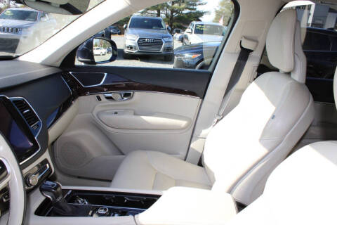 2016 Volvo XC90 T6 Momentum