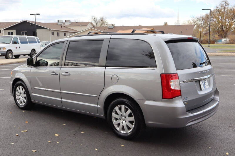 2013 Chrysler Town and Country Touring