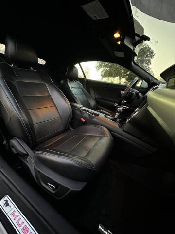 2017 Ford Mustang EcoBoost Premium