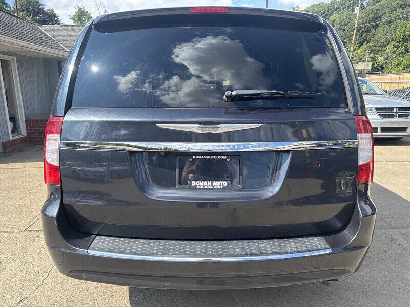 2014 Chrysler Town and Country Touring-L