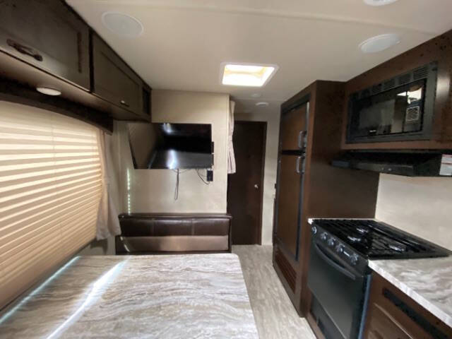 2019 Forest River East to West 27kns