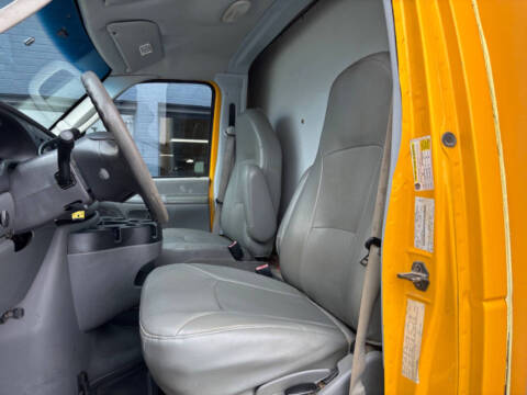 2008 Ford E-450 Box Van