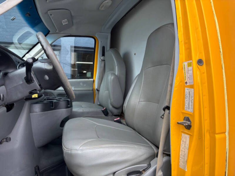 2008 Ford E-450 Box Van