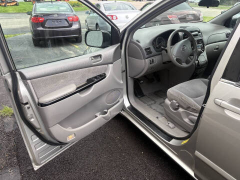 2004 Toyota Sienna CE 7 Passenger