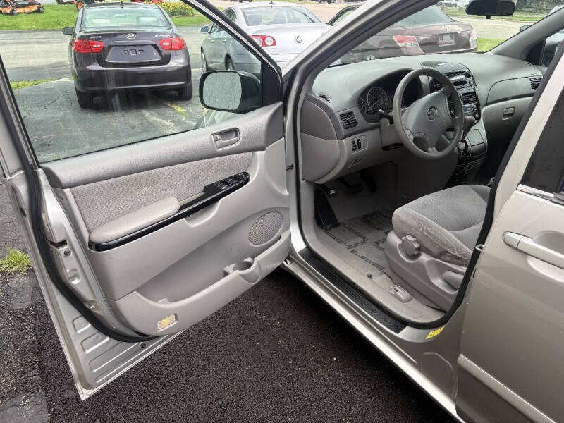 2004 Toyota Sienna CE 7 Passenger