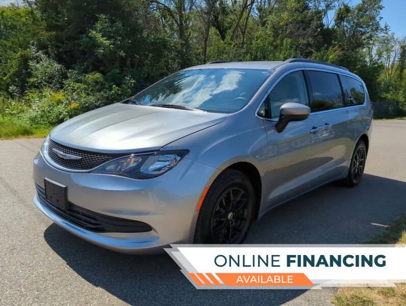 2021 Chrysler Voyager's photo