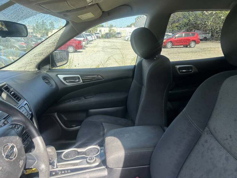 2017 Nissan Pathfinder SV