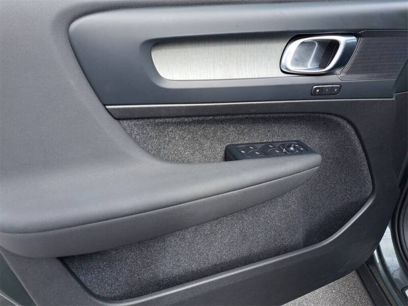 2026 Volvo XC40 B5 Core