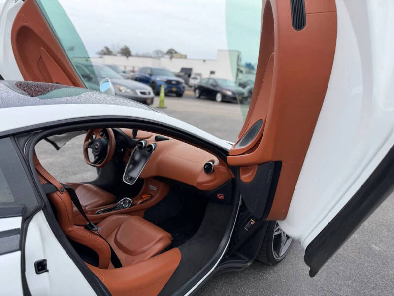 2017 McLaren 570GT