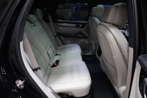 2023 Porsche Cayenne Platinum Edition