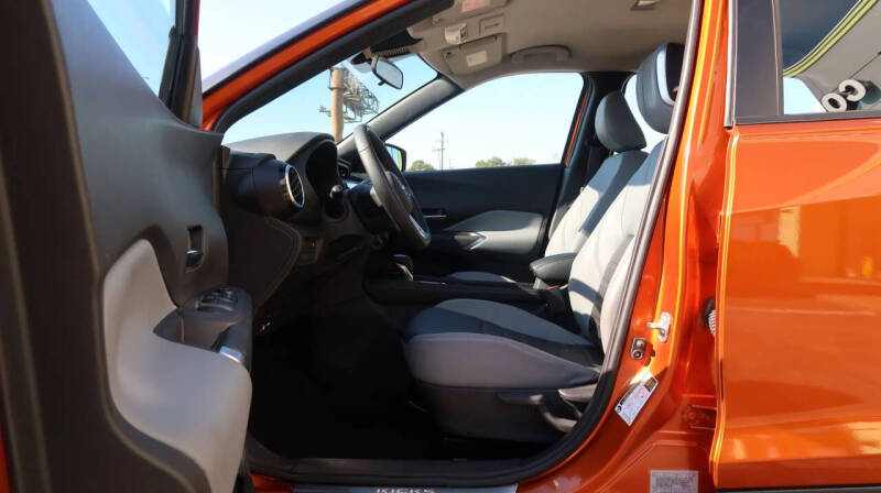 2023 Nissan Kicks SR