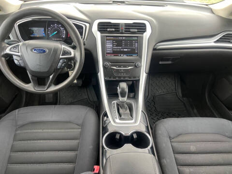2015 Ford Fusion SE