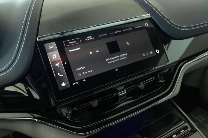 2025 Aston Martin DBX 707