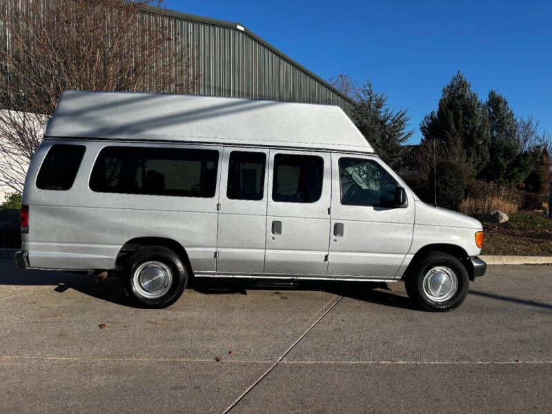 2005 Ford Econoline Wagon XL photo 4