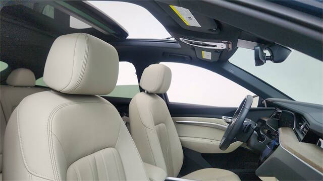 2024 Audi Q8 Sportback e-tron quattro Premium S line