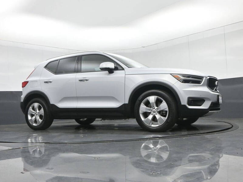 2021 Volvo XC40 T5 Momentum