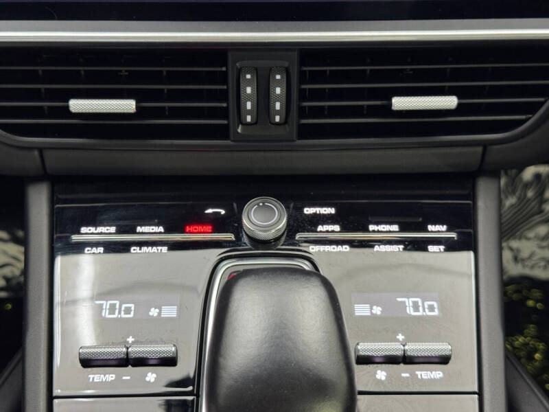 2022 Porsche Cayenne Turbo S E-Hybrid Coupe