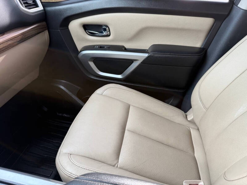 2017 Nissan Titan SV