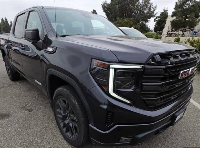 Used 2023 GMC Sierra 1500 Elevation with VIN 3GTUUCE86PG117318 for sale in Bloomington, IL