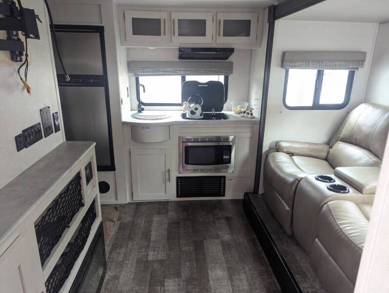 2022 Forest River R-Pod 202 / 25ft