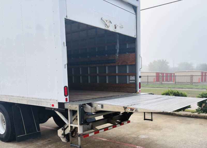 2019 Freightliner M2 106