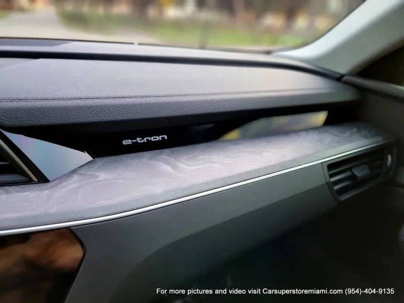 2021 Audi e-tron quattro Premium Plus